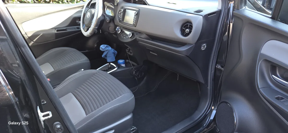 Interior Vacuum & Shampoo